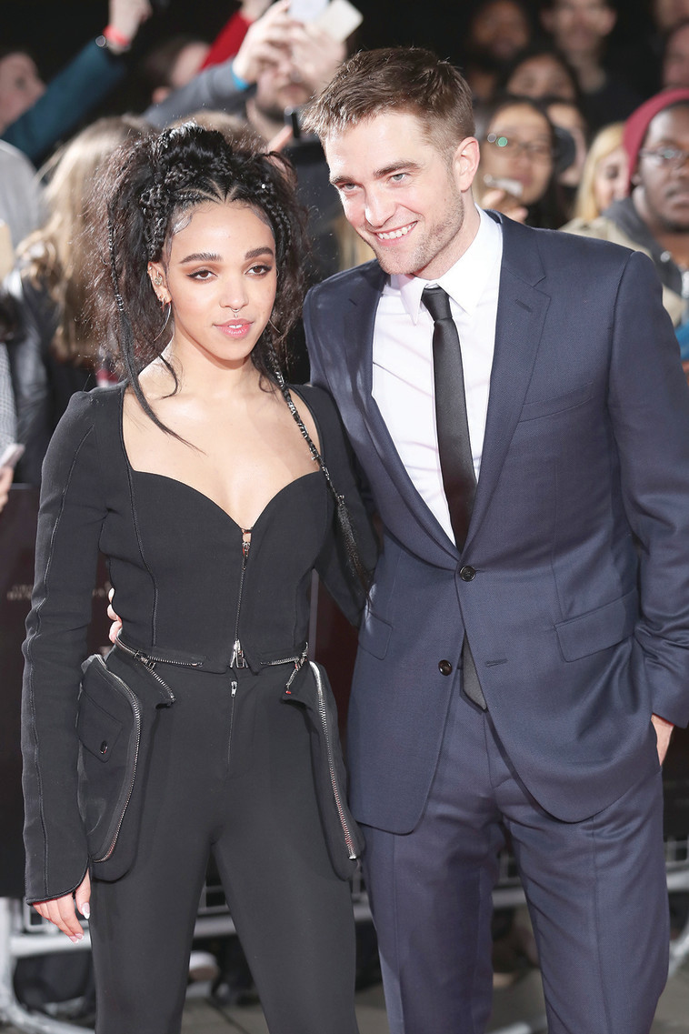 מדורי הרכילות לא מפסיקים לעשות בזוגיות שלהם. רוברט פטינסון ו-FKA twigs. צילום: Getty