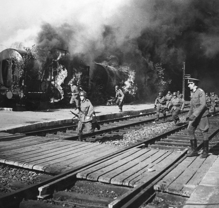 כניסת הגרמנים לתוניסיה. צילום: באדיבות מכון בן צבי