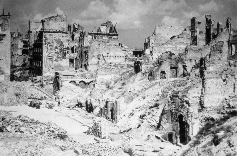 גטו ורשה לאחר המלחמה, 1945, צילום: Keystonegetty Images 