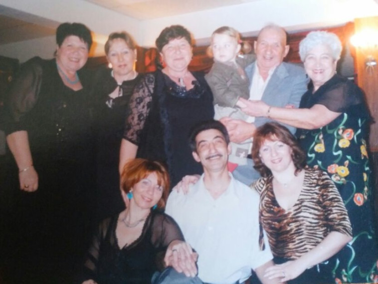 בן חיים עם משפחתו. נפטר בשנתו. צילום: באדיבות המשפחה