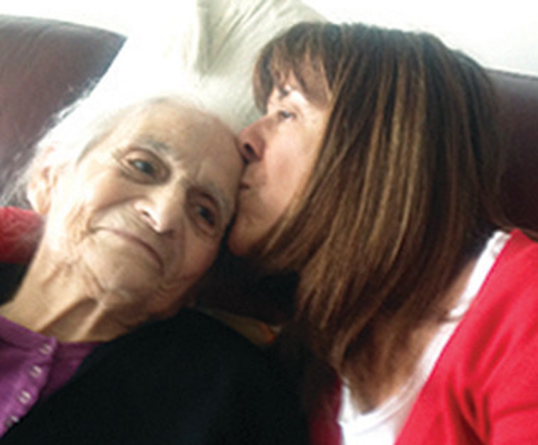 המחמאה הכי גדולה, שאומרים שיצא כמו של אמא. רינה מצליח תבדל&quot;א ואמה מרסל ז&quot;ל