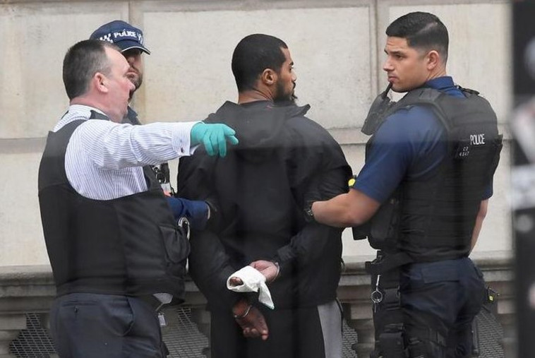 מעצר החשוד בירי היום. צילום: רויטרס