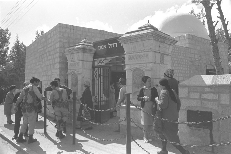 שיכורי ניצחון. עם ישראל בדרך לקבר רחל, צילום: דוד רובינגר, לע"מ שיכורי ניצחון. עם ישראל בדרך לקבר רחל, צילום: דוד רובינגר, לע"מ