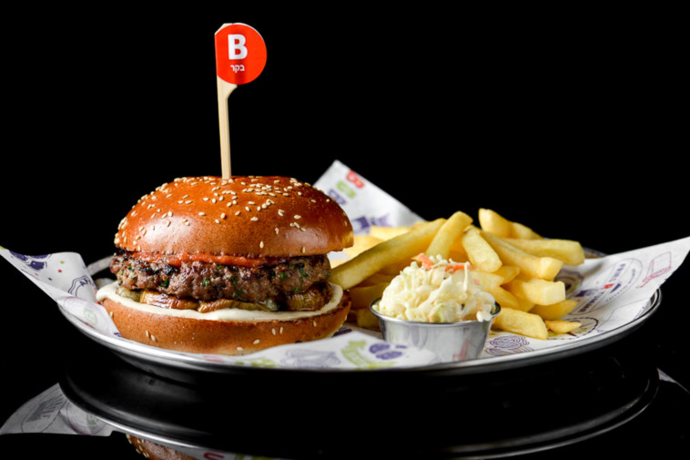 בטן שנראית כמו פוגרום קולינרי. המבורגר, צילום ארכיון: גליה אבירם
