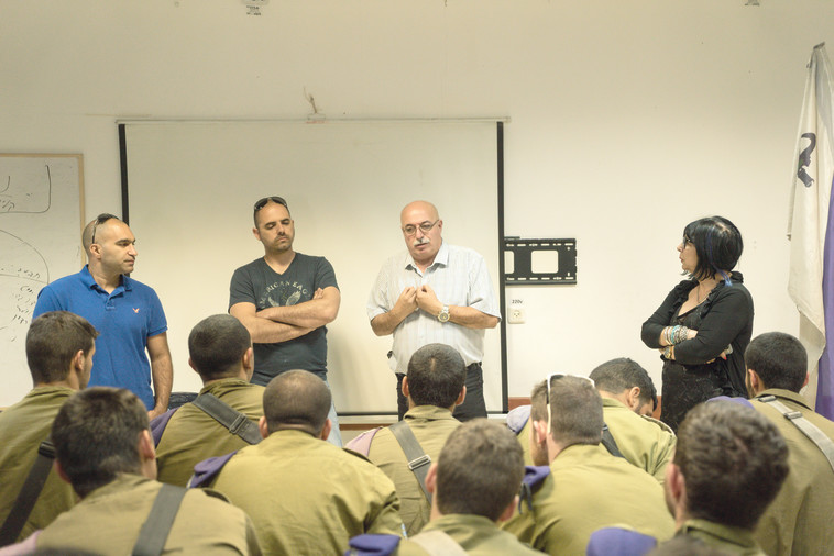 פגישת ההורים עם לוחמי הפלחה&quot;ן. עוד חוליה בשרשרת ההנצחה. צילום: דובר צה&quot;ל