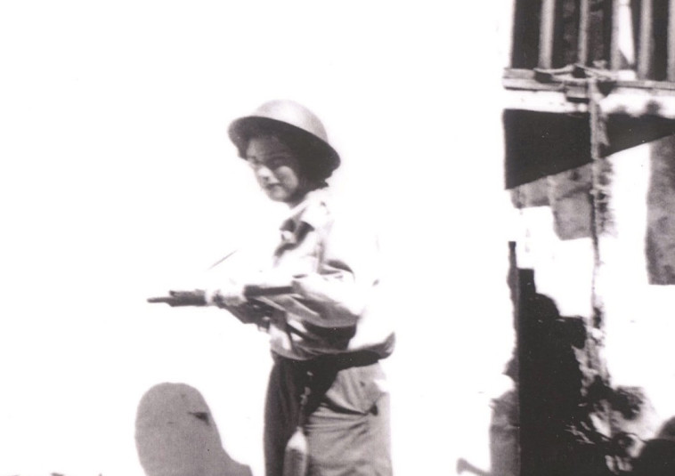 לוחמת ההגנה. צילום באדיבות: מוזיאון חצר היישוב הישן