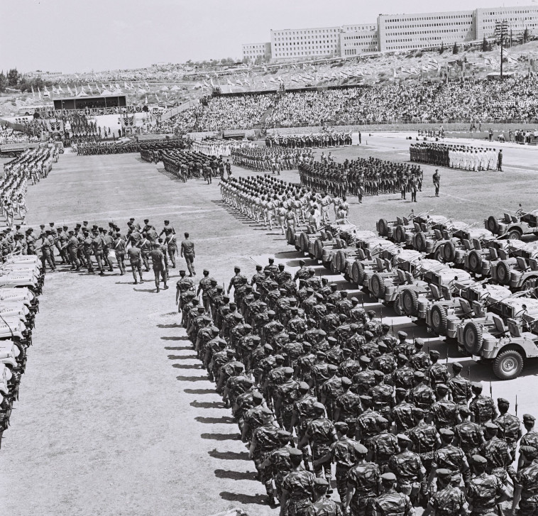 מצעד צה&quot;ל ביום העצמאות ה-19. צילום: אילן ברונר, לע&quot;מ