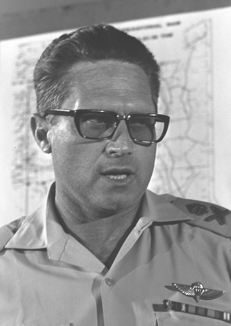 אלוף אהרון יריב, לשעבר ראש אמ&quot;ן. צילומים: לע&quot;מ, ויקיפדיה