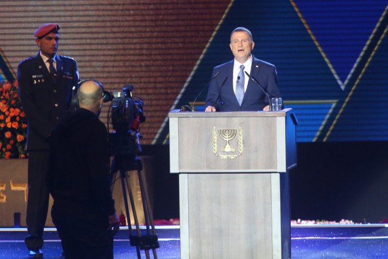 יולי אדלשטיין בטקס הדלקת המשואות. צילום: מרק ישראל סלם