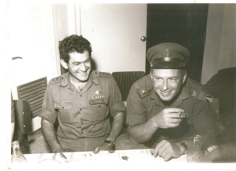 חש תחושת אשם. יצחק רבין ודוד אלעזר, צילום: דובר צה&quot;ל