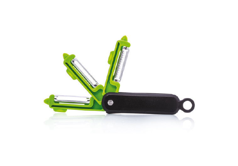 אולר שהוא גם קולפן. נח למי שיוצא לטיולי שטח. צילום: אסף אמברם