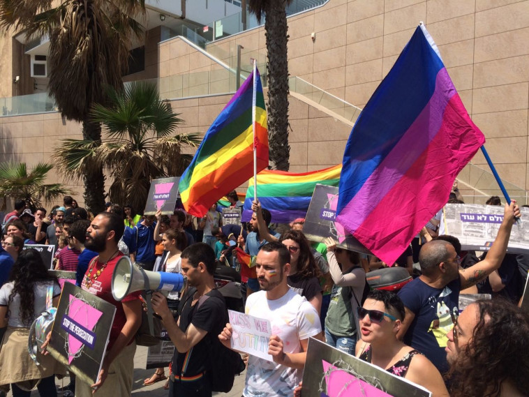 הפגנה מול השגרירות הרוסית בתל אביב, צילום: דוברות האגודה למען הלהט"ב 