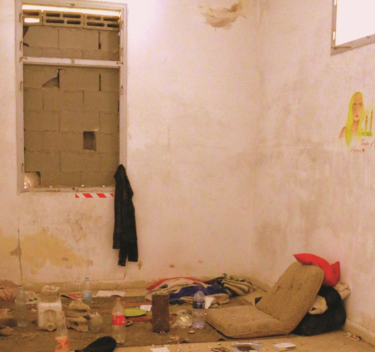 &quot;במצב הישרדותי כל אחד דואג לעצמו&quot;. דירת מסתור לדרי רחוב, צילום: רעות גיא