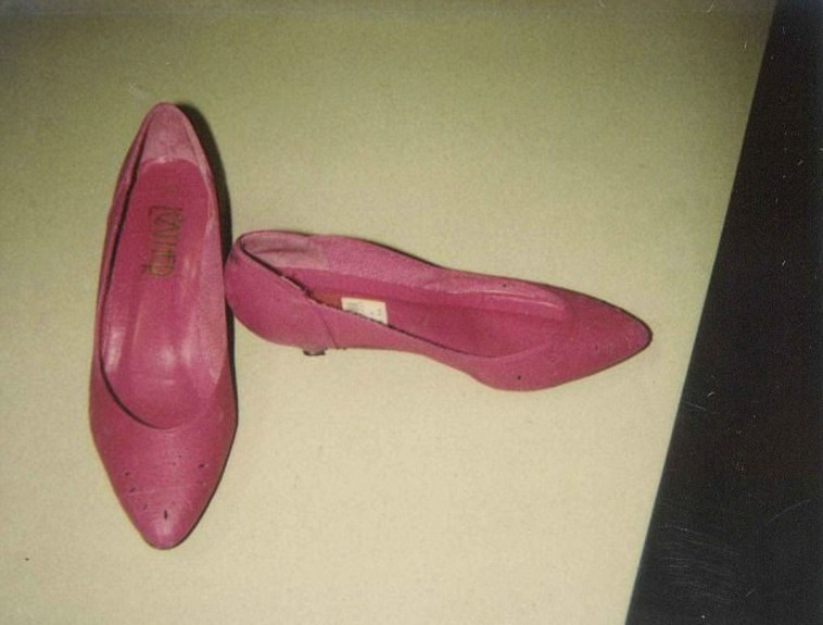 בשעת התאונה קויפר לבשה שמלה שחורה, סוודר ורוד ונעלה נעלי עקב וורודות. טוויטר