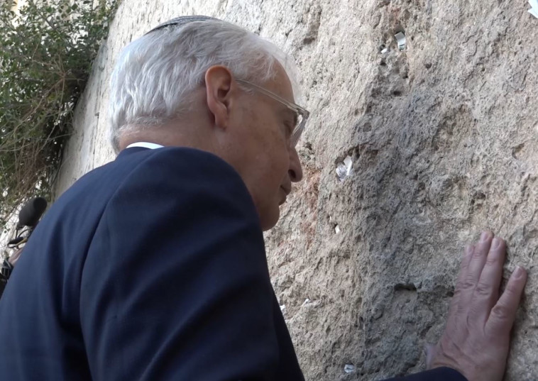 דיוויד פרידמן בכותל. צילום: שגרירות ארה&quot;ב