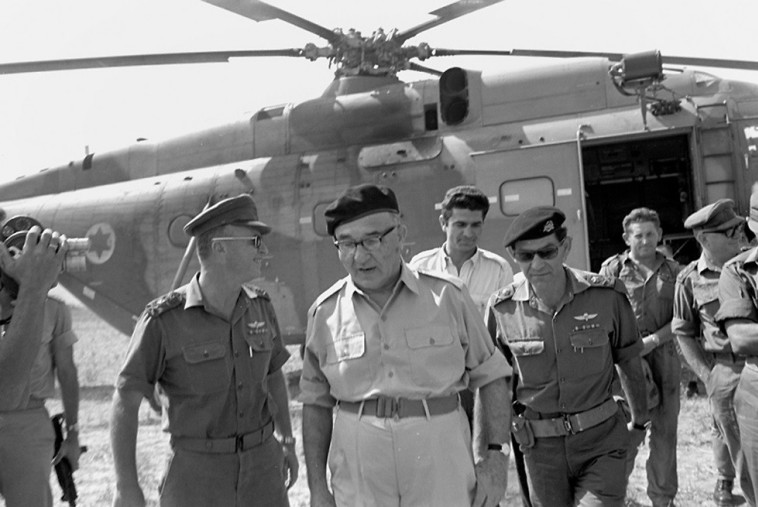 רבין עם לוי אשכול ודוד אלעזר. צילום: במחנה 