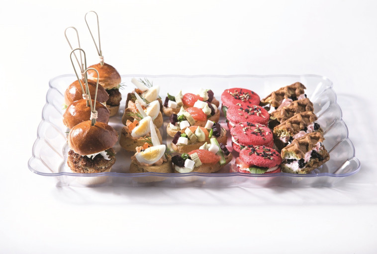 חומרי גלם טובים ואיכותיים. מגש אירוח של קאנאפ'ס, צילום: דינאל לילה