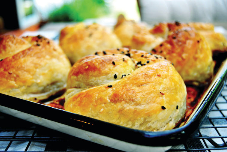 שבלולי בצק ממולאים בבשר. צילום: פסקל פרץ-רובין