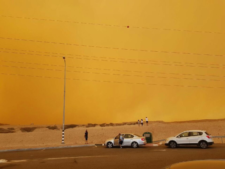 כבישים נחסמו, תושבים נשארו בבתיהם. צילום: ללא קרדיט