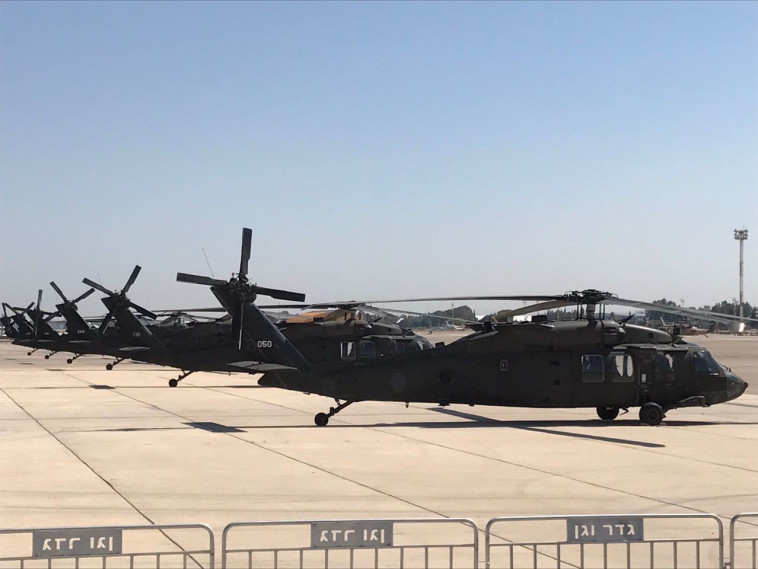 המסוקים שיטיסו את טראמפ ופמיילתו לירושלים. צילום: אבשלום ששוני