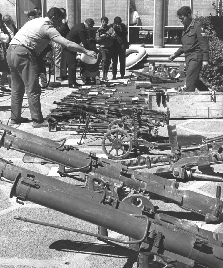 נשק שנתפס על-ידי צה&quot;ל בפעולת כראמה. צילום: עיתון 'במחנה'