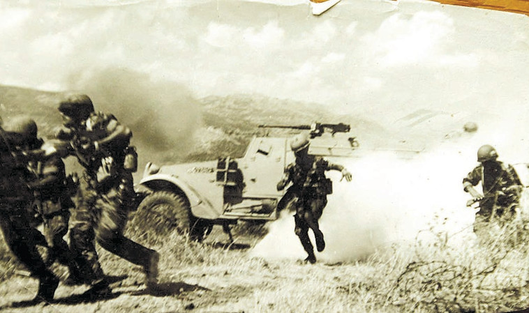 הקרב בתל פאחר. צילום: רוני שיצר, רפרודוקציה