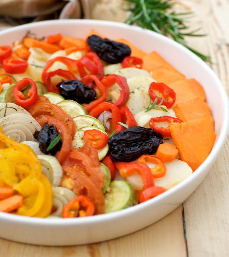 ירקות אפויים ברוזמרין, תימין וסילאן. צילום: פסקל פרץ רובין