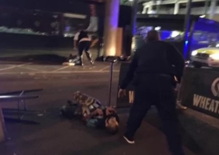 המחבל בלונדון. צילום מסך: טוויטר BBC