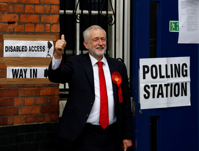 ג'רמי קורבין מצביע. האם הוא יצליח להוכיח שהחלטת מיי ללכת לבחירות הייתה טעות? צילום: רויטרס