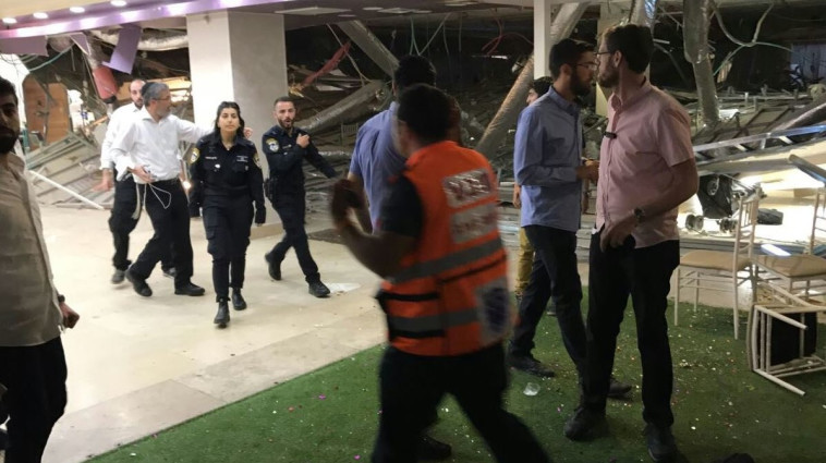 אזור קריסת התקרה. &quot;מדובר בנס שלא היו נפגעים&quot;. צילום: יוסף זיאת