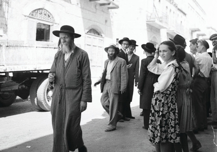 עמרם בלוי במהלך בחירות 1955. צילום: אוסף אייזנשטרק, ארכיון המדינה