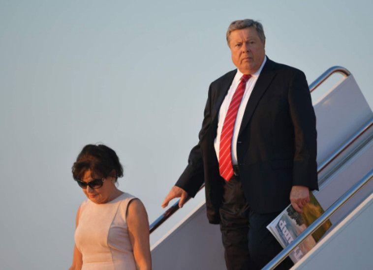 זה טראמפ או אבא של מלניה? ויקטור קנאבס. טוויטר