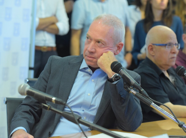 גלנט. המשבצת הביטחונית קורצת לו. צילום: אבשלום ששוני גלנט. המשבצת הביטחונית קורצת לו. צילום: אבשלום ששוני
