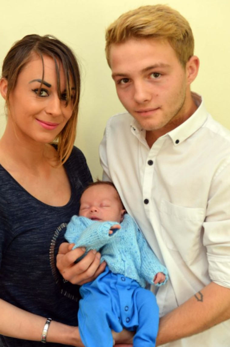 למרות פער הגילאים, הזוג טוען שהם משפחה מאושרת. פייסבוק