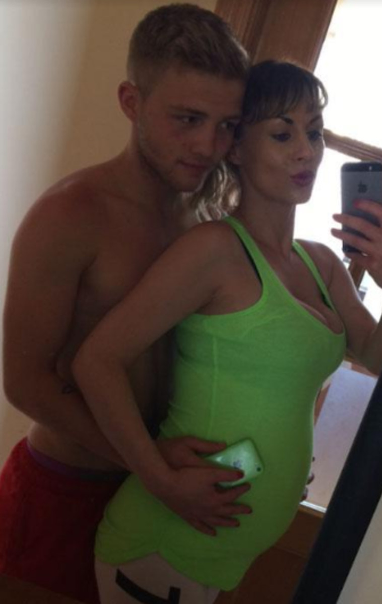 קייטלין, ג'ק והתינוק ג'יי.פייסבוק