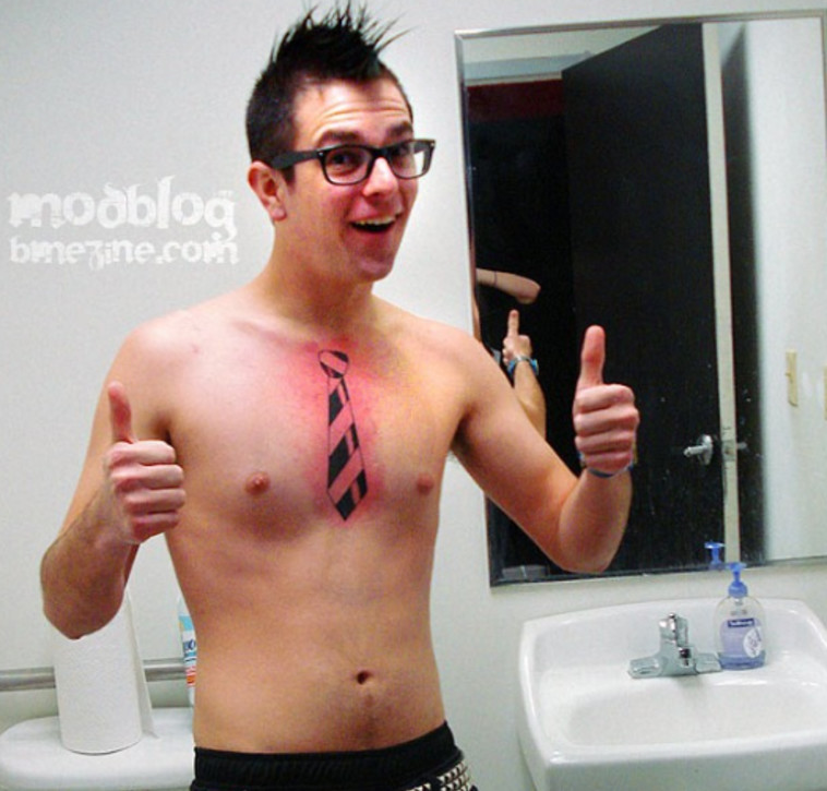 לשים עניבה כל יום זה קשה. אינסטגרם