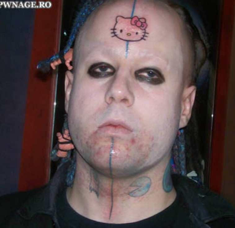 האיש הקשוח  הזה ממש אוהב את הלו קיטי. אינסטגרם