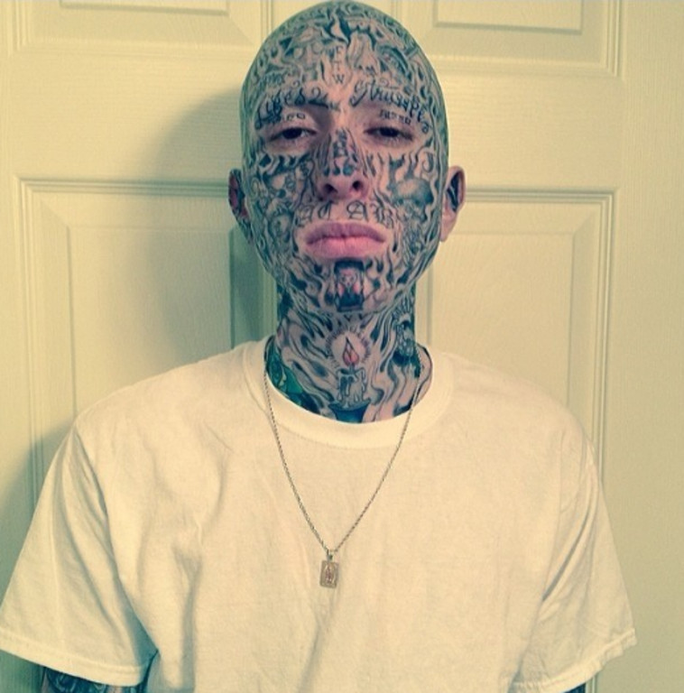 לעשות קעקוע תחת השפעת קריסטלמת' זה אף פעם לא רעיון טוב. אינסטגרם