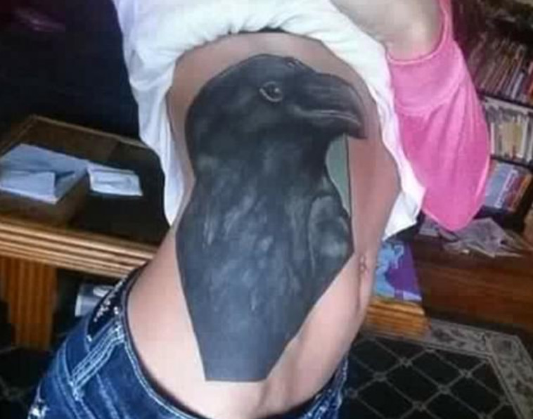 נקווה שזה כל מה שהיא עושה עם עורבים. אינסטגרם