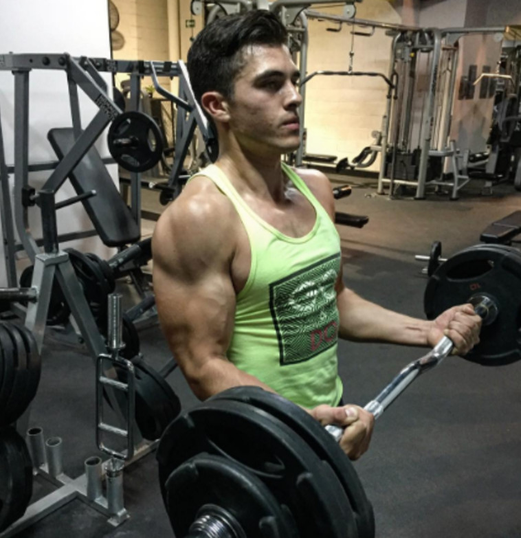 קופאי עם פוטנציאל דוגמנות. אינסטגרם