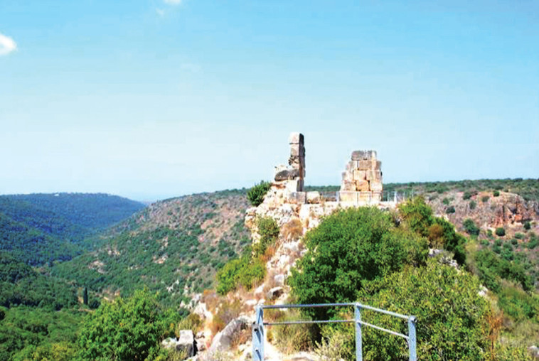 מבצר מונפורט. ניתן להשקיף ממנו על נחל כזיב ולראות שרידים מחיי הצלבנים. צילום: הדר יהב