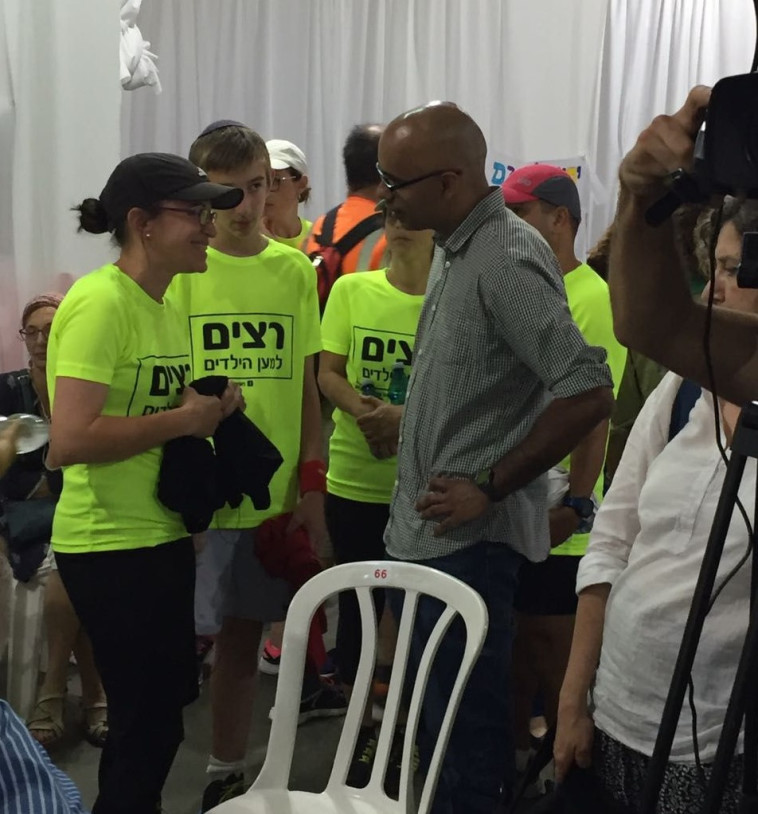 קבוצת הריצה למען הילדים במאהל המחאה. צילום: יח&quot;צ