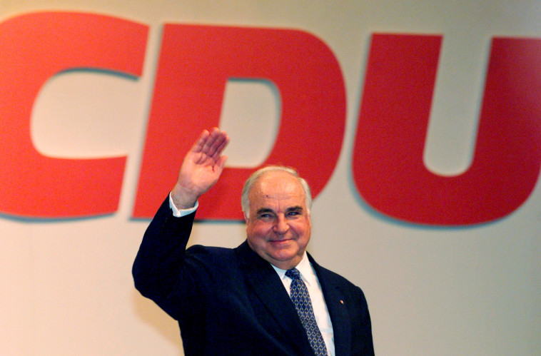 קוהל. &quot;פעמיים הבסנו את הגרמנים! כעת הם חזרו שוב&quot;, ציטט בספר זיכרונותיו את מרגרט תאצ'ר. צילום: רויטרס