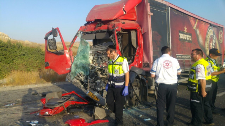 זירת התאונה בכביש 6. צילום: מד&quot;א