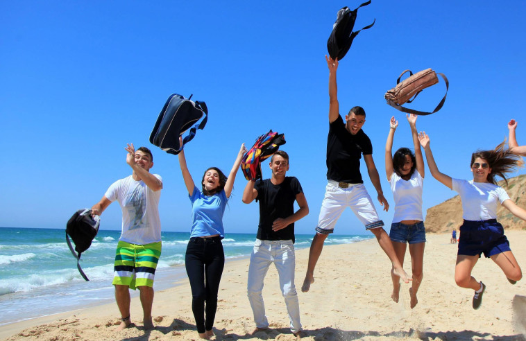 תלמידי מקיף רבין באשקלון יוצאים לחופש הגדול. צילום: אדי ישראל