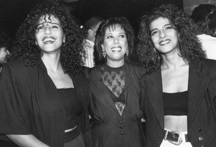 האחיות יוספי עם מרגול. צילום: עופר קרני