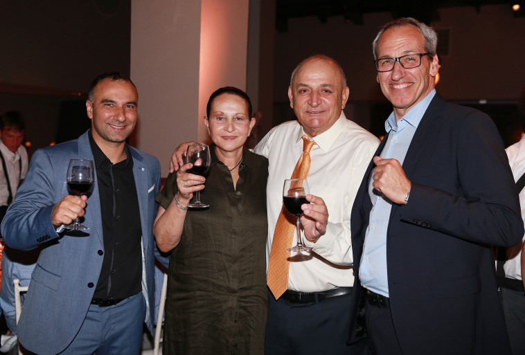 דן הכהן, יצחק וחיה תשובה ויוסי אבו