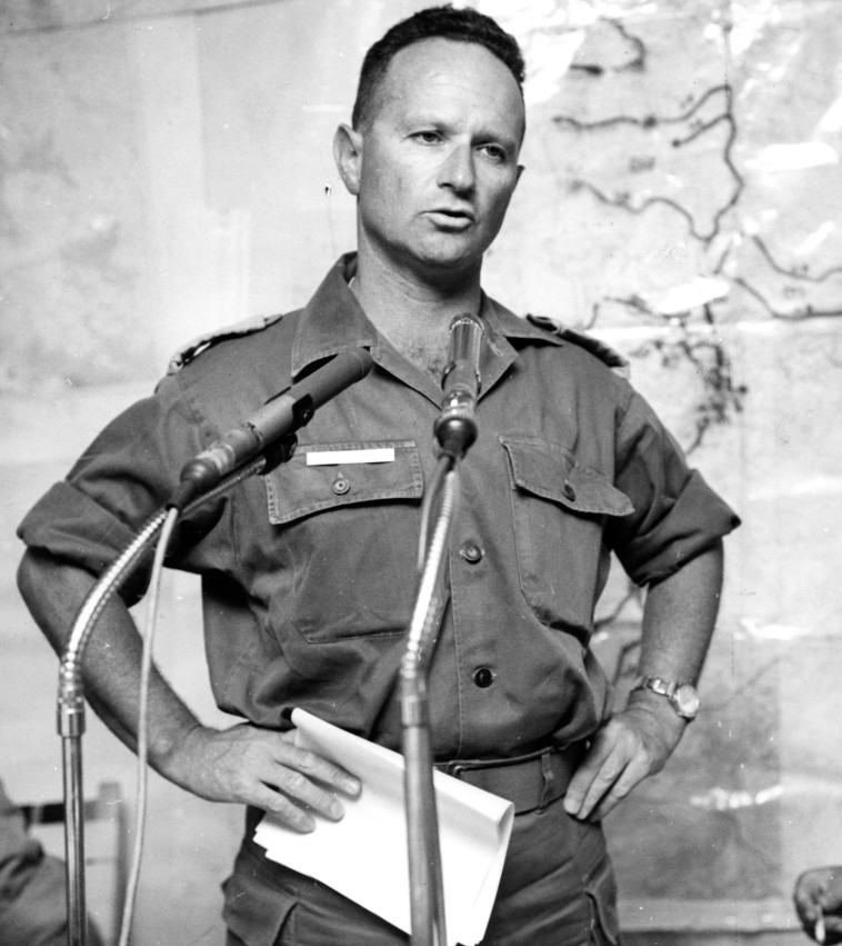 אלוף עוזי נרקיס. &quot;הפלסטינים יותר שקטים מכל היהודים שמסתובבים בשטחים&quot;. צילום: גרשון גרא, באדיבות ארכיון צה&quot;ל במשרד הביטחון