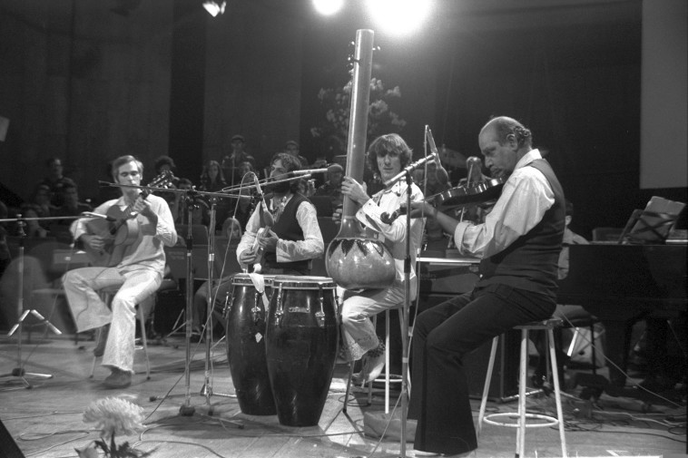 שלמה בר עם הברירה הטבעית, 1979. צילום: יעקב סער, יח&quot;ץ