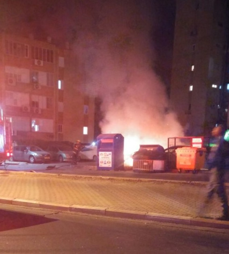 רכבו של הנהג עולה באש. צילום: מד&quot;א